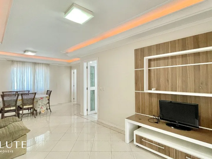 Apartamento á venda com 3 Dormitórios no Centro