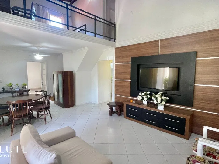 Casa à venda com 3 dormitórios no Centro