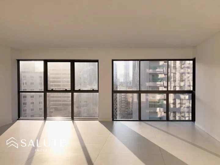 Apartamento a 250m da praia com 4 Suítes
