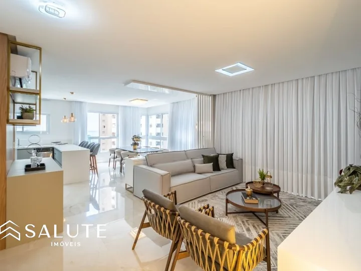 Apartamento 4 suítes á Venda no Centro