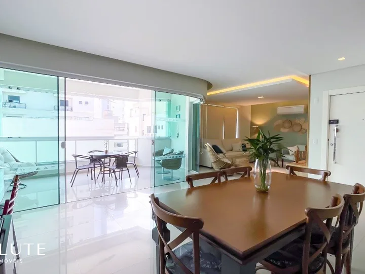 Apartamento à venda com 4 suítes em Itapema