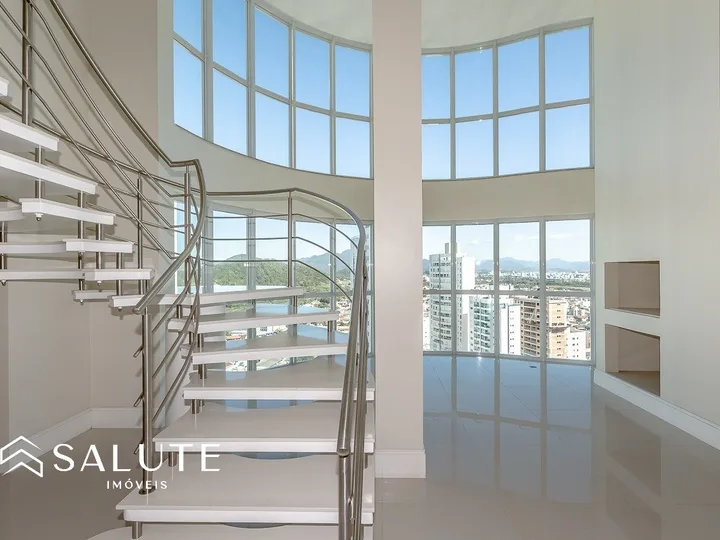 Apartamento duplex com 3 suítes e 3 vagas