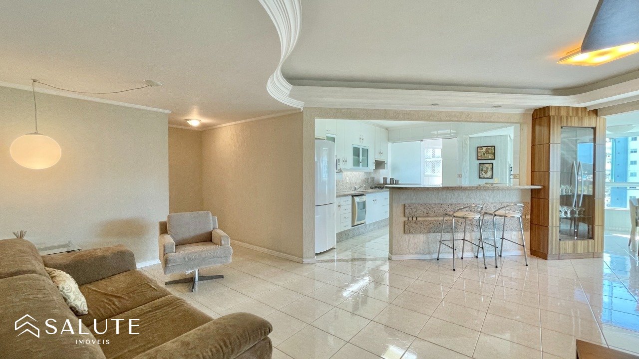 Apartamento à venda com 3 dormitórios na Barra Sul
