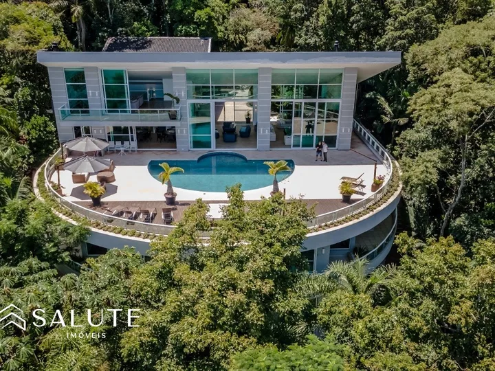 Mansão exclusiva com piscina e vista mar