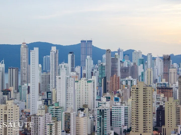 Apartamento 3 dormitórios em Centro Balneário Camboriú