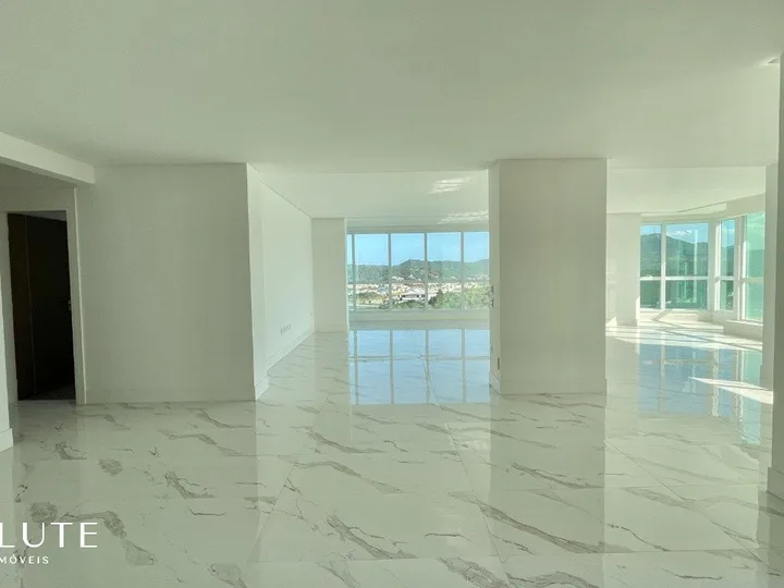 Apartamento á venda com 3 suítes na Barra Sul