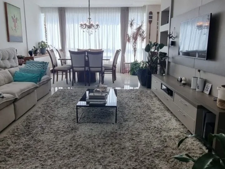 Apartamento à venda com 3 suítes no Centro
