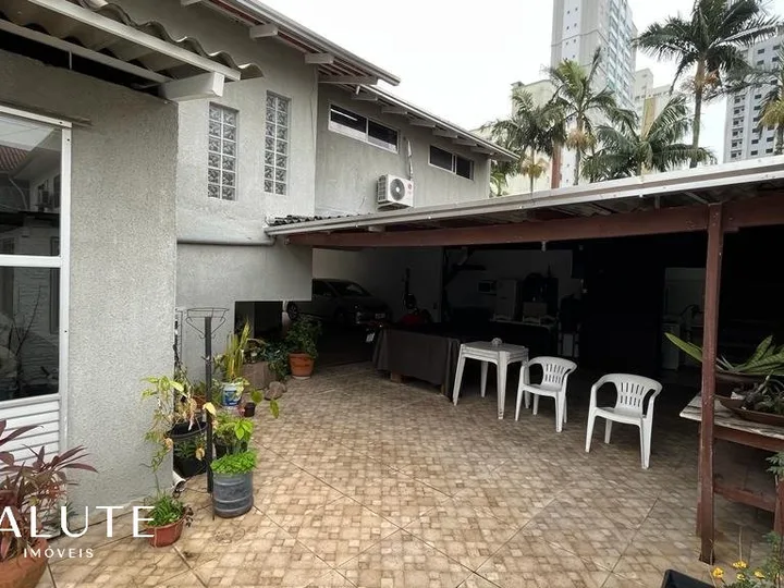 Casa comercial à venda na Barra Sul