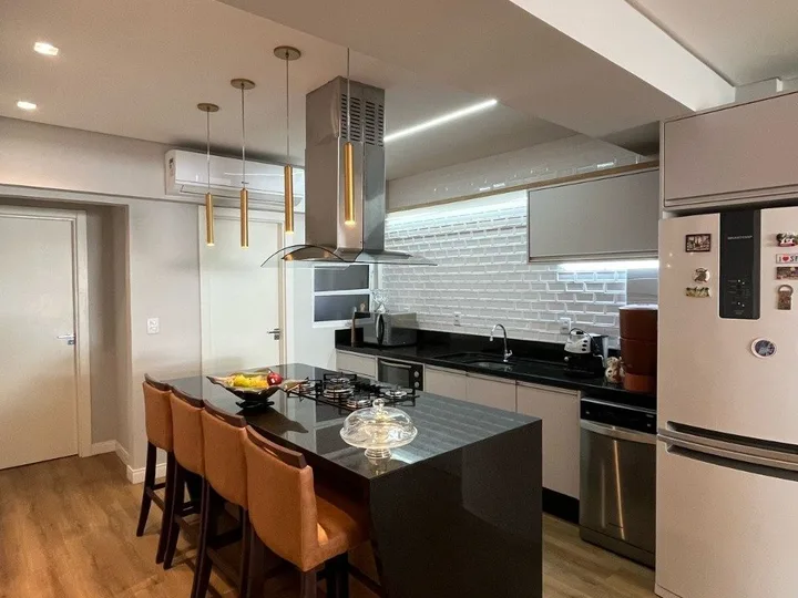 Apartamento à venda com 2 suítes na Barra Sul
