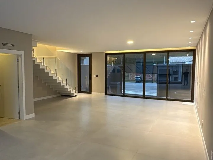 Casa germinada à venda com 3 suítes na Barra