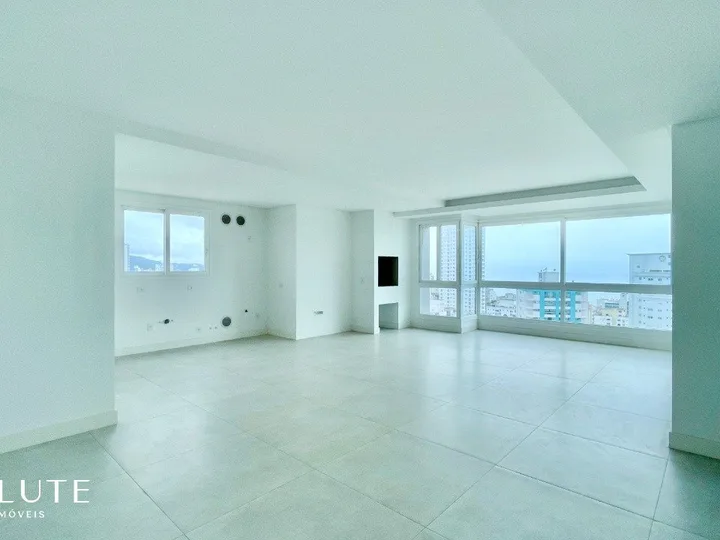 Apartamento à venda com 3 suítes no Centro