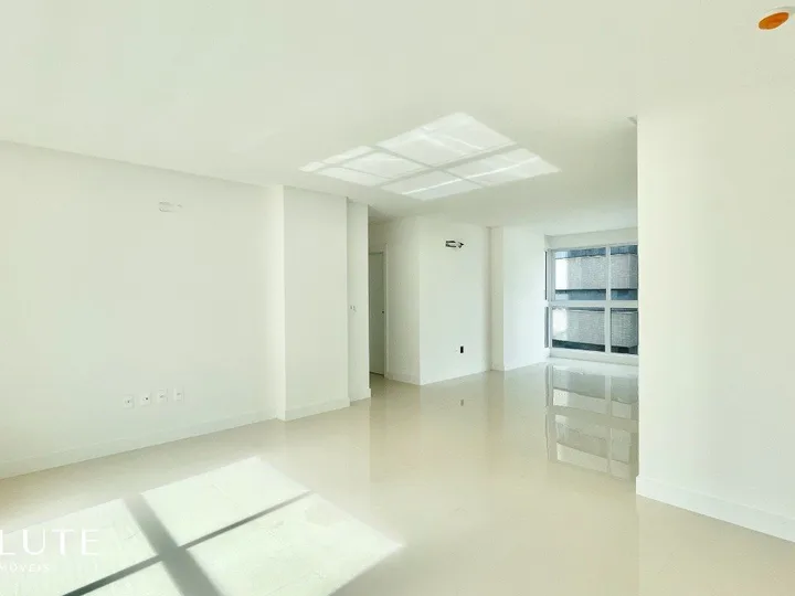 Apartamento com 3 suítes à venda no Centro