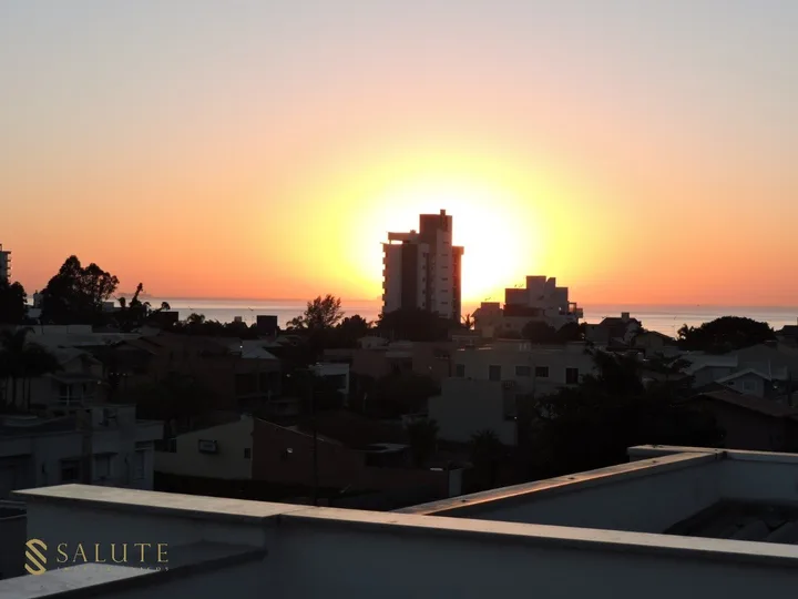 CASA TRIPLEX NA PRAIA DOS AMORES