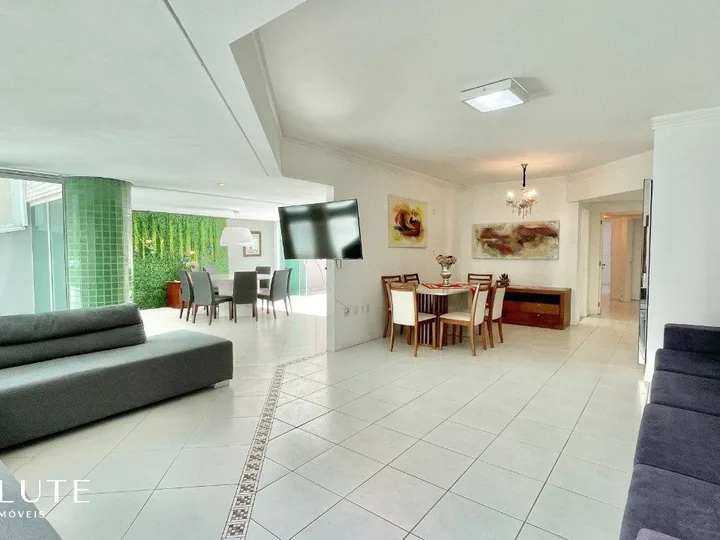 Apartamento diferenciado aluguel anual no Centro.