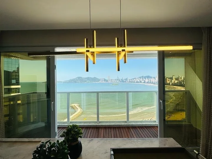 Apartamento com Vista Mar em Balneário Camboriú