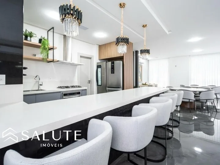 Excelente Apartamento com 4 Suítes