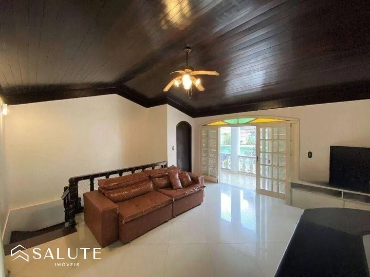 Casa para à venda com 5 dormitórios no Nações
