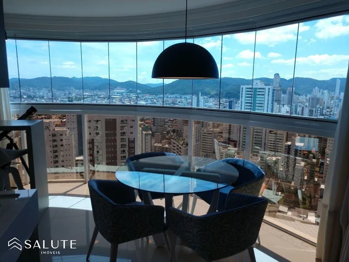 Apartamento à venda com 3 suítes na Barra Sul