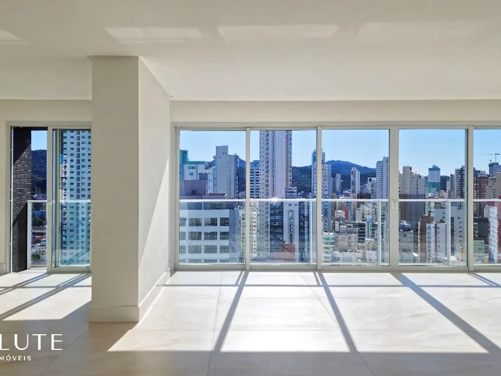 Apartamento à venda 4 suítes na Barra Norte.