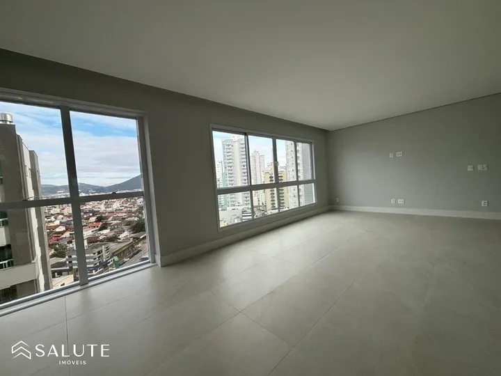 Apartamento à venda com 4 dormitórios na Barra Sul