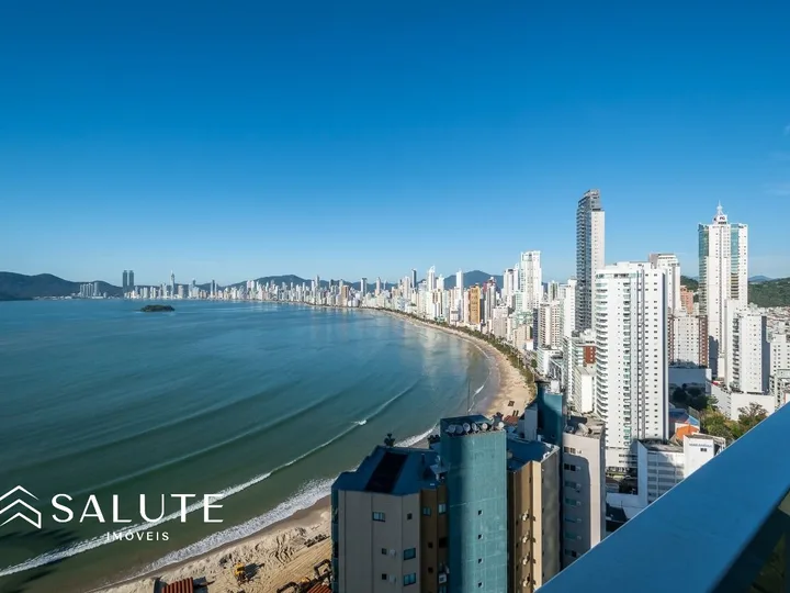 Apartamento com 3 suítes e churrasqueira.