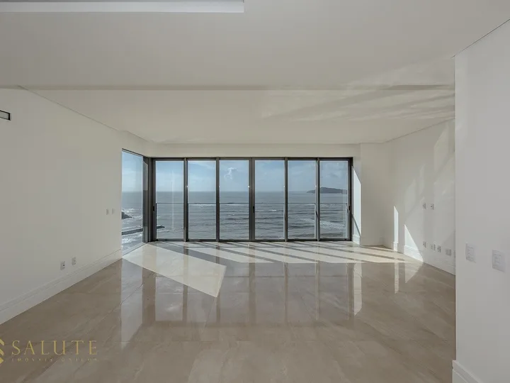 Apartamento 5 suítes frente mar