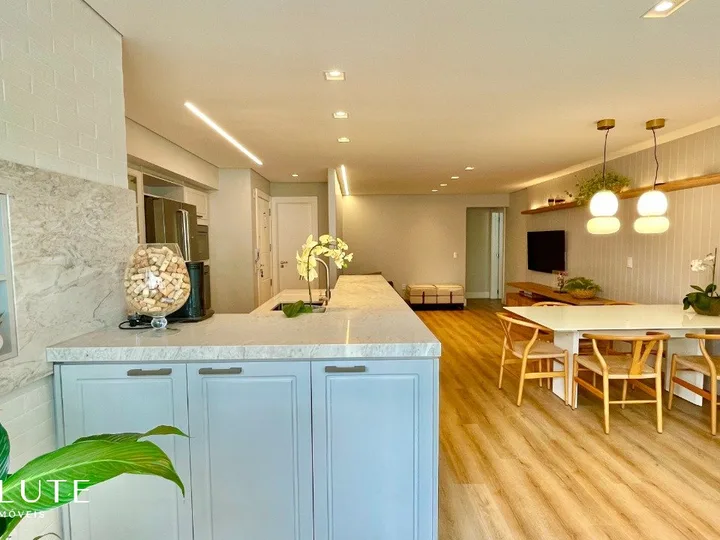 Apartamento à venda com 2 suítes no Centro