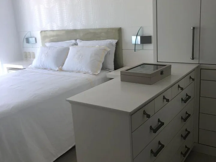 Apartamento á venda com 3 Suítes no Centro