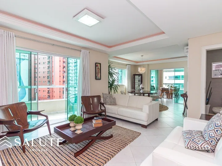 Apartamento com 3 suítes e vista mar