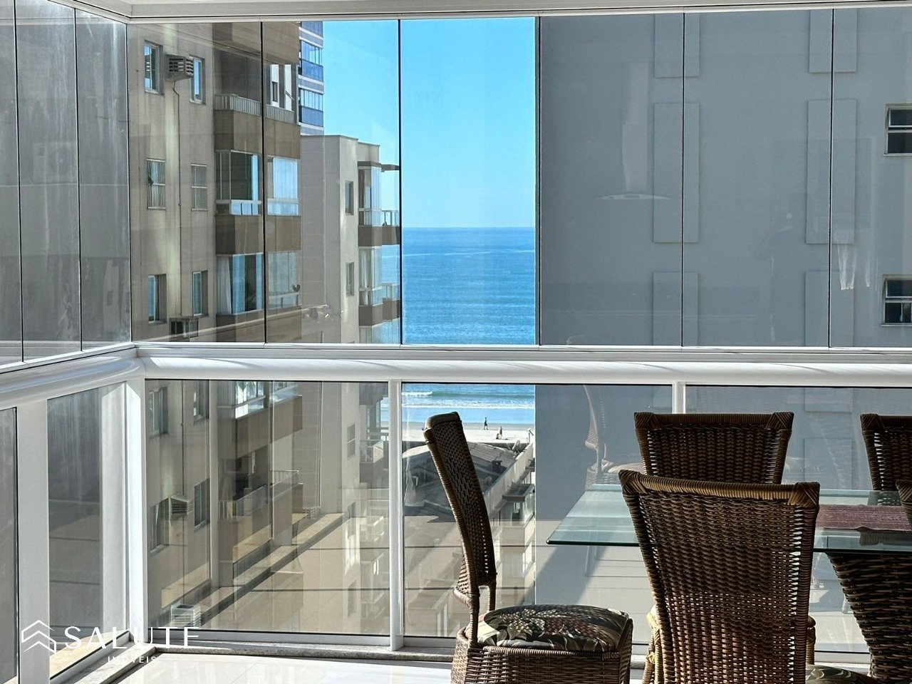 Apartamento à venda 3 suítes Localizado no centro