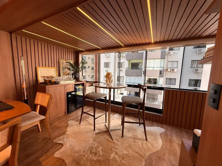 Apartamento à venda com 3 dormitórios no Centro