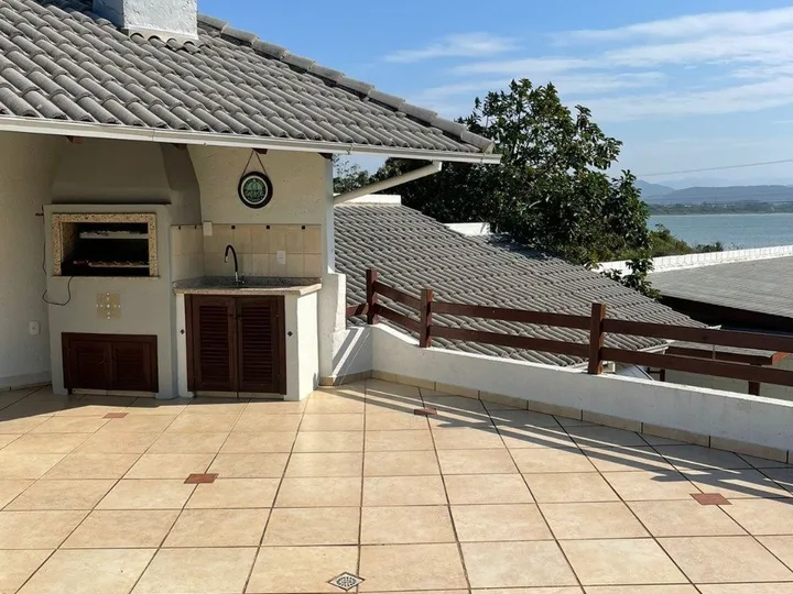 Casa à venda com 5 suítes em Imbituba