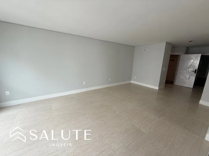 Apartamento à venda com 3 Suítes no Centro