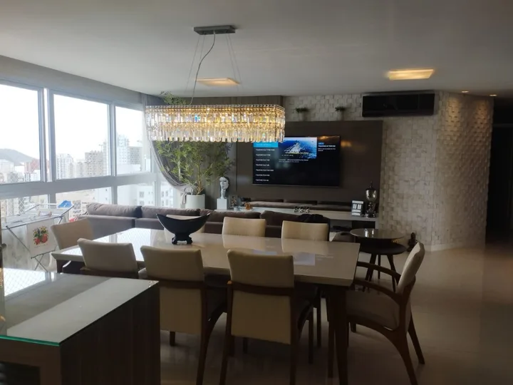 Apartamento a venda com 4 dormitórios no Centro