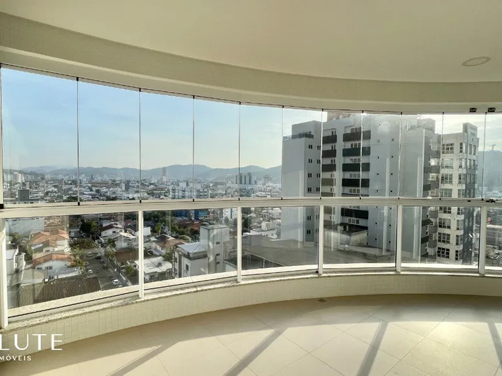 Apartamento à venda com 3 suítes no Centro