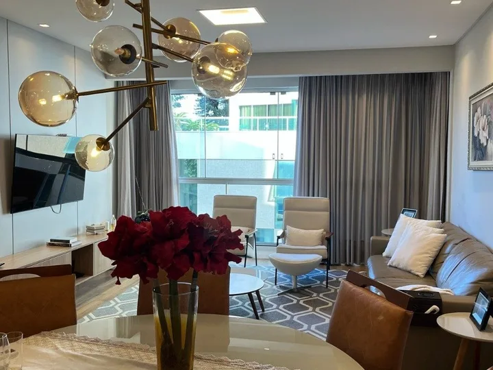 Apartamento à venda com 2 suítes na Barra Sul