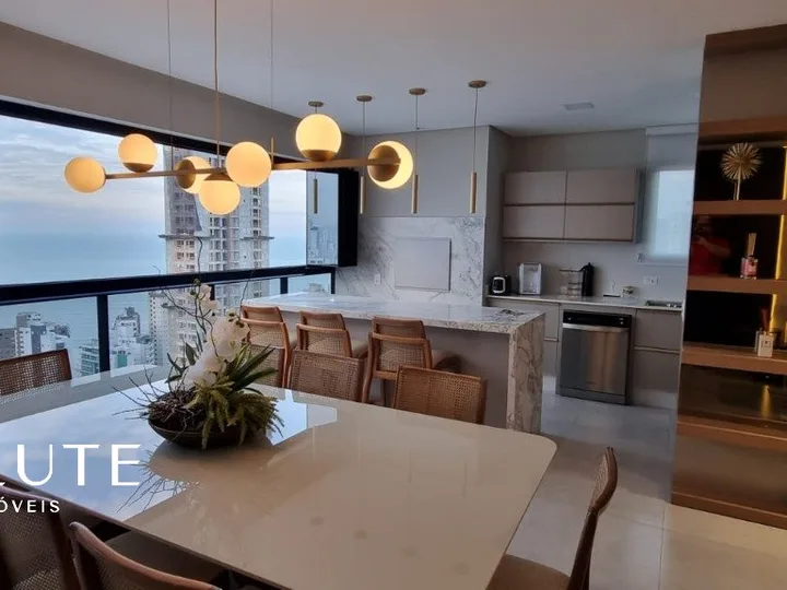 Apartamento á venda 4 Dormitórios na Barra Sul