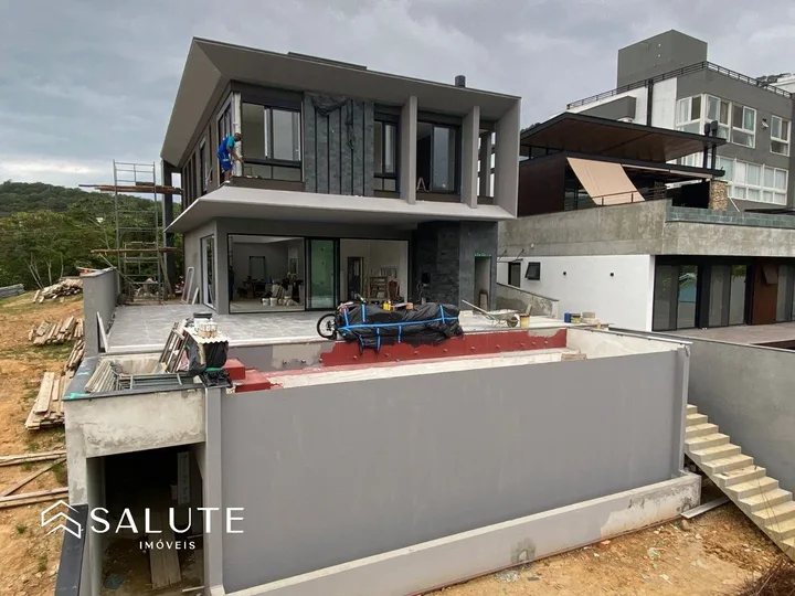 Casa 4 suítes e piscina privativa