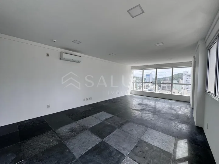 Sala Comercial aluguel anual no Pioneiros