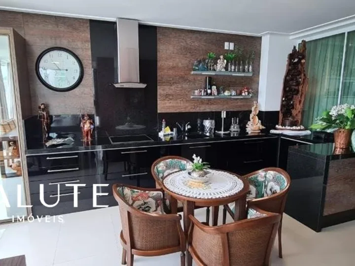 Apartamento á venda com 04 suítes Frente Mar