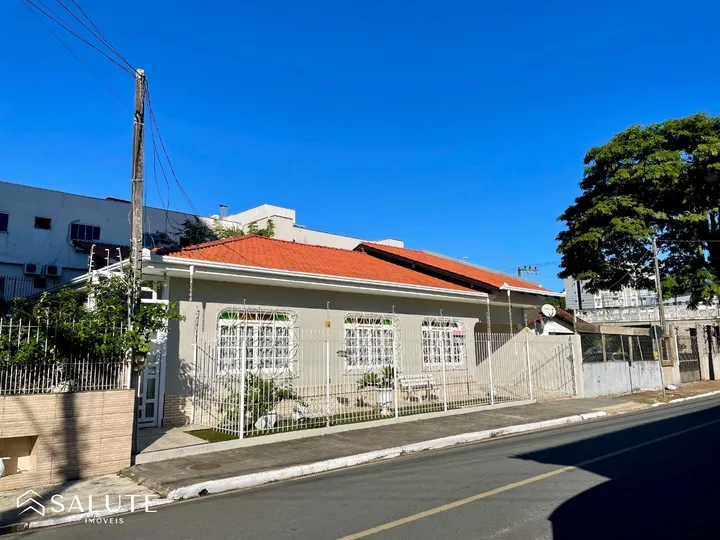 Casa à venda com 4 dormitórios na Barra Sul