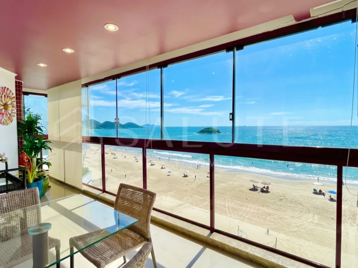 Apartamento à venda 3 suítes frente mar no Centro