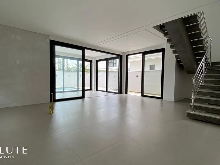 Casa à venda com 3 suítes em Camboriú