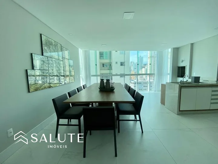 Apartamento à 250m da praia, 3 suítes, mobiliado.