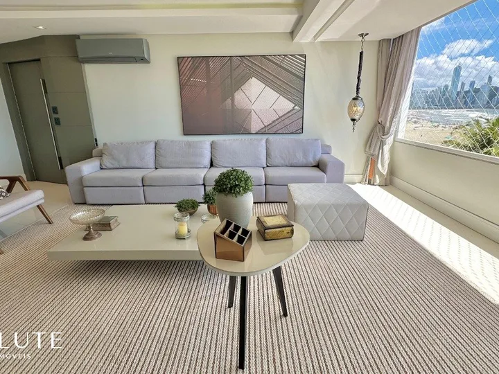 Apartamento à venda 3 suítes no Centro