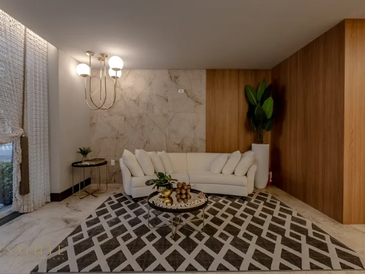 Apartamento á venda com 6 Suítes no Centro