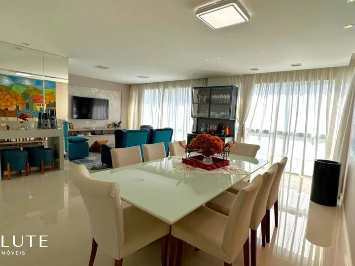 Luxuoso Apartamento à Venda em Balneário Camboriú