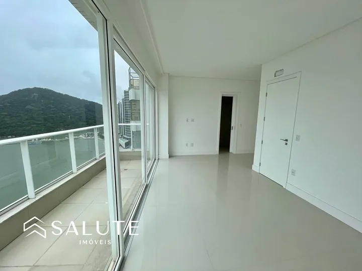 Cobertura à venda com 7 suítes no Centro