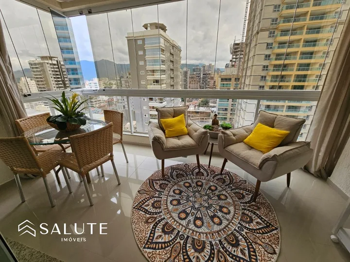 Apartamento à venda com 4 suítes em Meia Praia