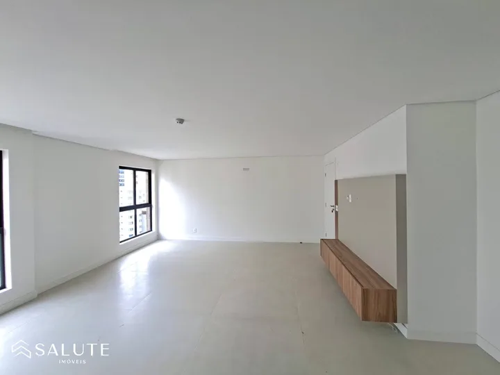 Apartamento á venda com 3 suítes no Centro